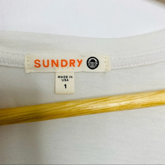 🌟NEW Sundry Mama Lover Friend Graphic Tee T-Shirt Size Small - Picture 4 of 7